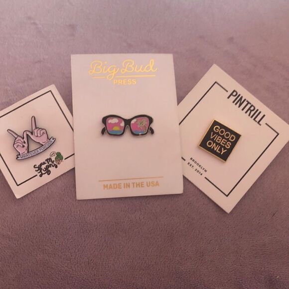 Urban outfitters Hat or lapel pins - Picture 1 of 5